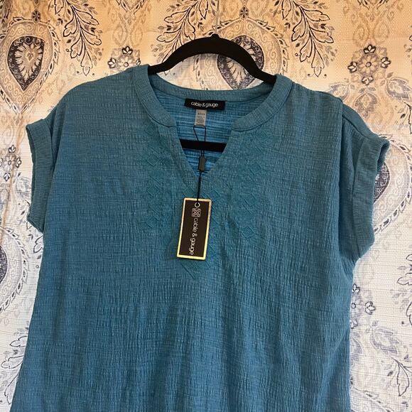 Cable & Gauge Blue Embroidered Top Size Small - Picture 3 of 8